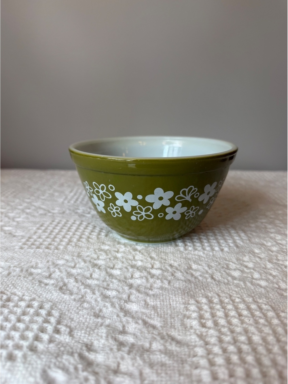 PYREX Vintage Crazy Daisy Spring Blossom 401 mixing bowl 1.5 pt